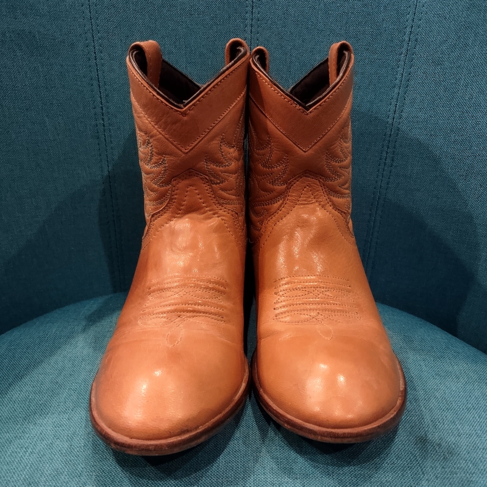 Dingo brand short tan boots, women's size 8.5